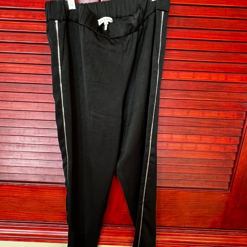 Sandro black pant with side zippers and pockets